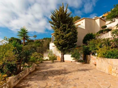 Villa in Cumbre del Sol – photo 1