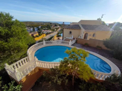 Villa in Cumbre del Sol – photo 1