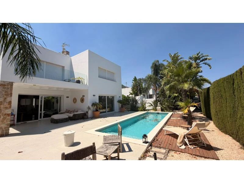 Villa in El Montgó – photo 1