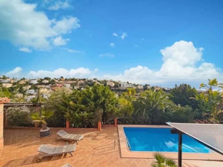 Villa in Cumbre del Sol – photo 1