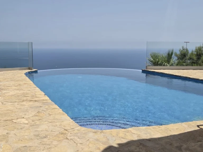 Villa in Cumbre del Sol – photo 1